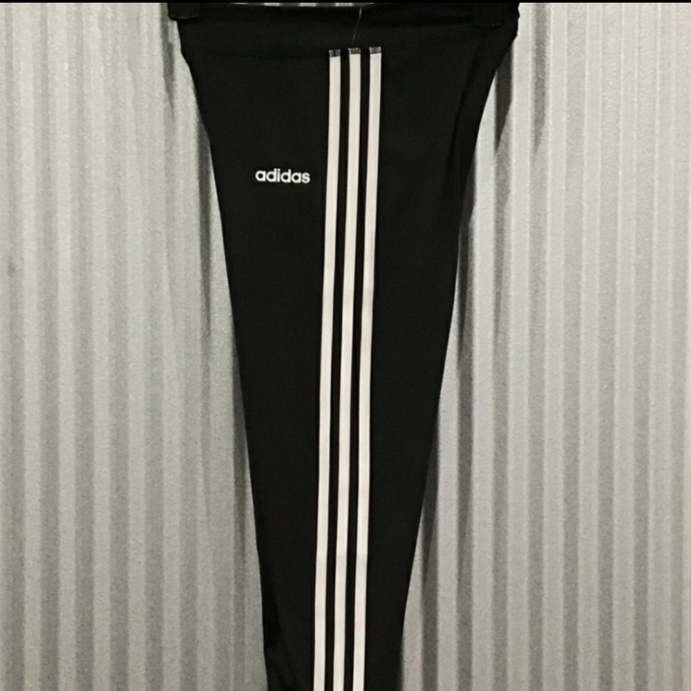 ๐๏ธ Adidas tee - Picture 4 of 5